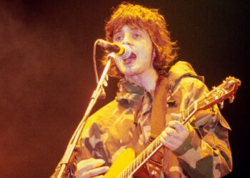 90s British Rock Frontman Steps Away From Music Amid Ongoing Health Concerns
