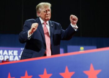 White House pitches $8 billion to farmers as midterms near