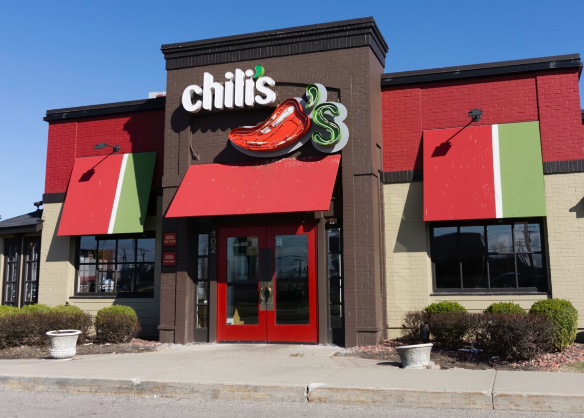 Chili’s Customers Suffer Chemical Burns After Employee Mistakes Cleaning Product for Sugar