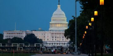 Illinois man allegedly sent threatening letters containing a white substance to Congress members