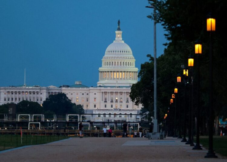 Illinois man allegedly sent threatening letters containing a white substance to Congress members