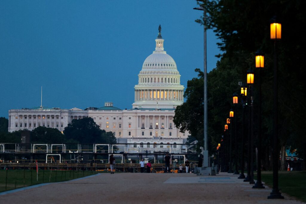 Illinois man allegedly sent threatening letters containing a white substance to Congress members