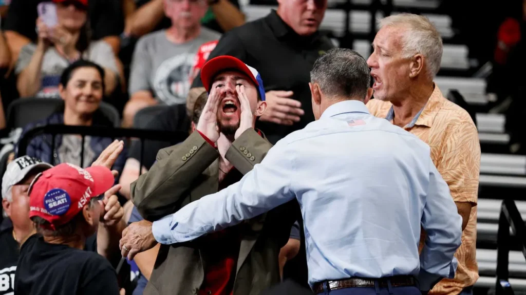 ‘Shut up! Shut up, dope!’ Trump loses it as three protesters interrupt him at rally