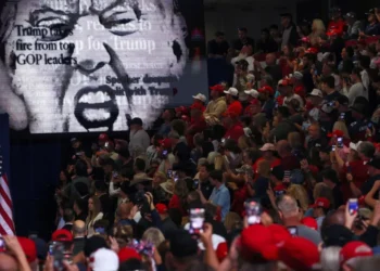 Trump unraveling behind closed doors as insiders sound the midterms alarm: NYT