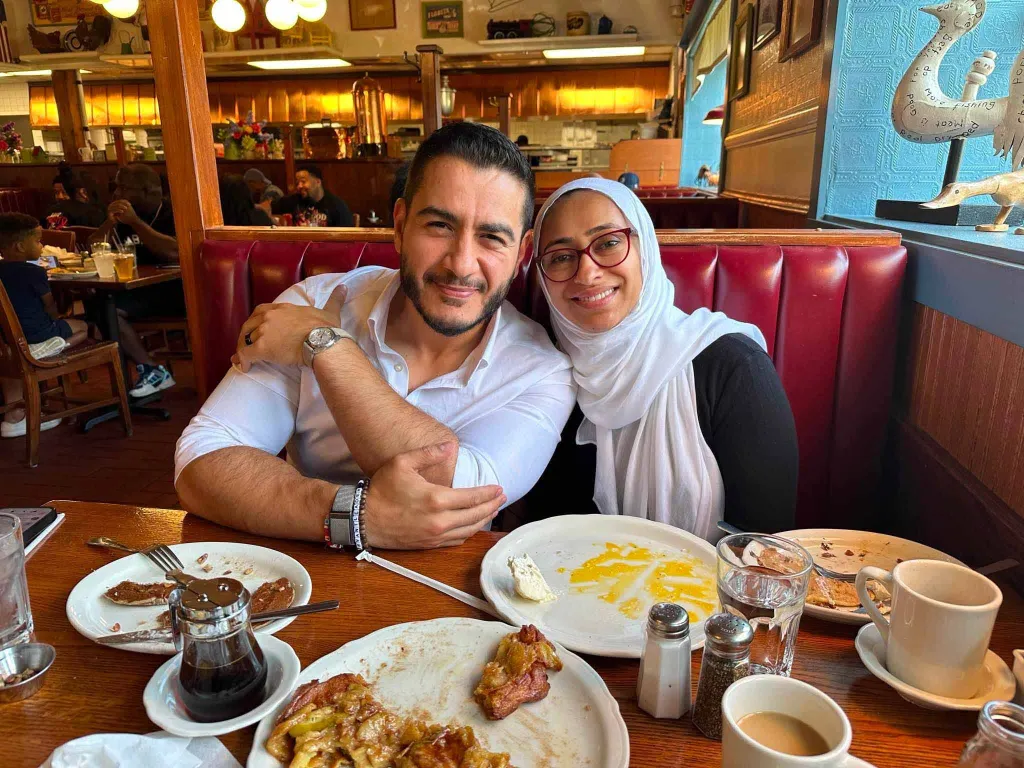 Abdul El-Sayed and his wife, Sarah Jukaku, sitting together at a breakfast booth in a restaurant.