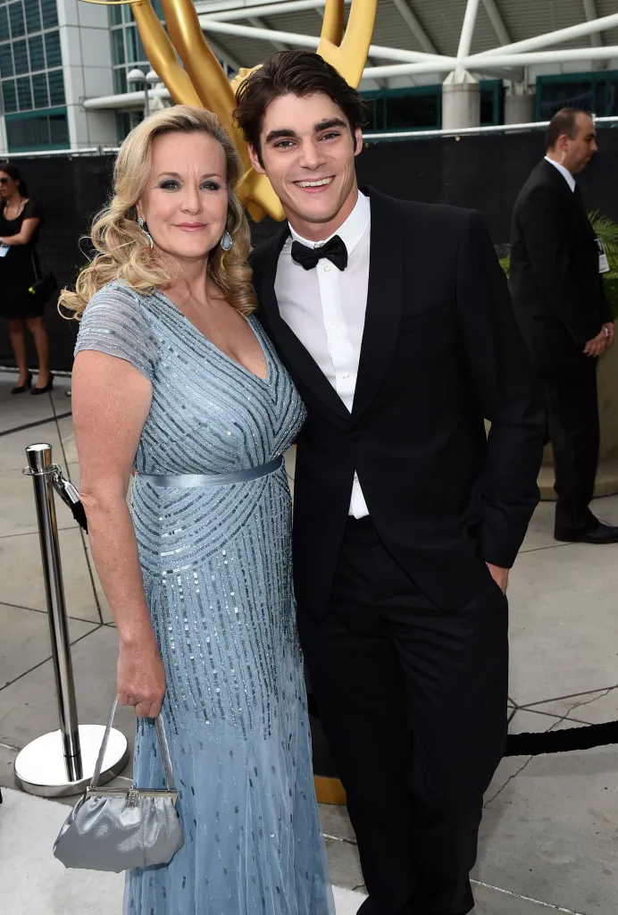 Actor RJ Mitte and Dyna Mitte on the red carpet.