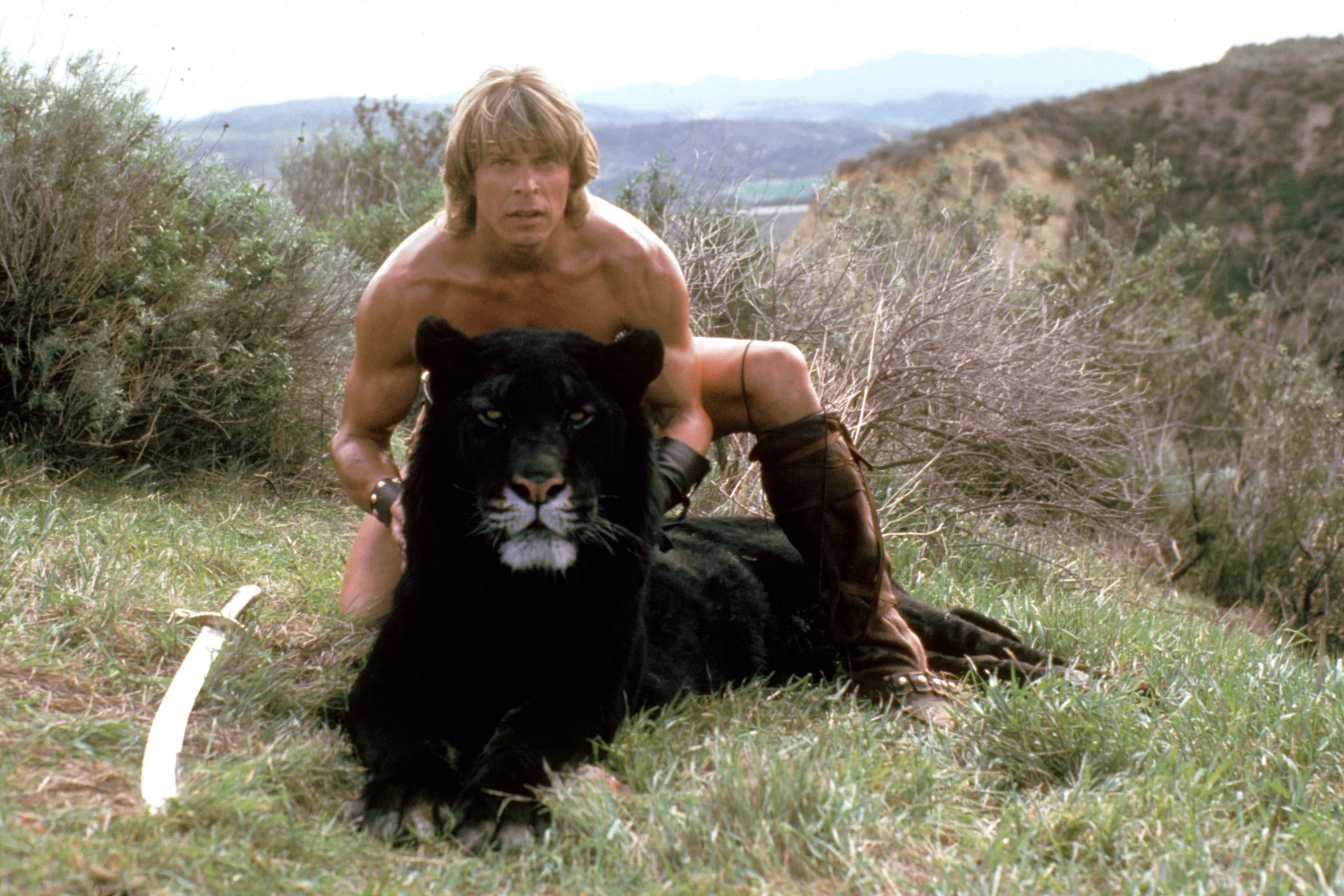 Marc Singer as Dar in 