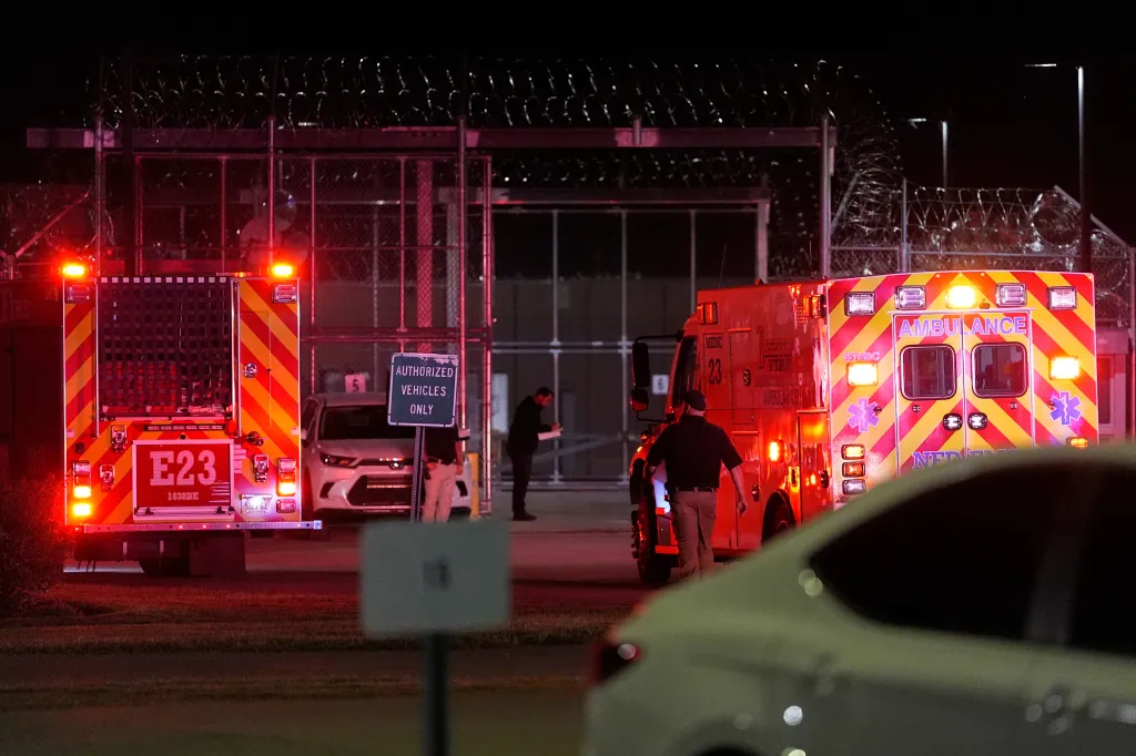 Emergency vehicles arrive at Riverbend Maximum Security Institution after the execution of Christa Pike was halted on Oct. 1, 2026, in Nashville, Tenn.