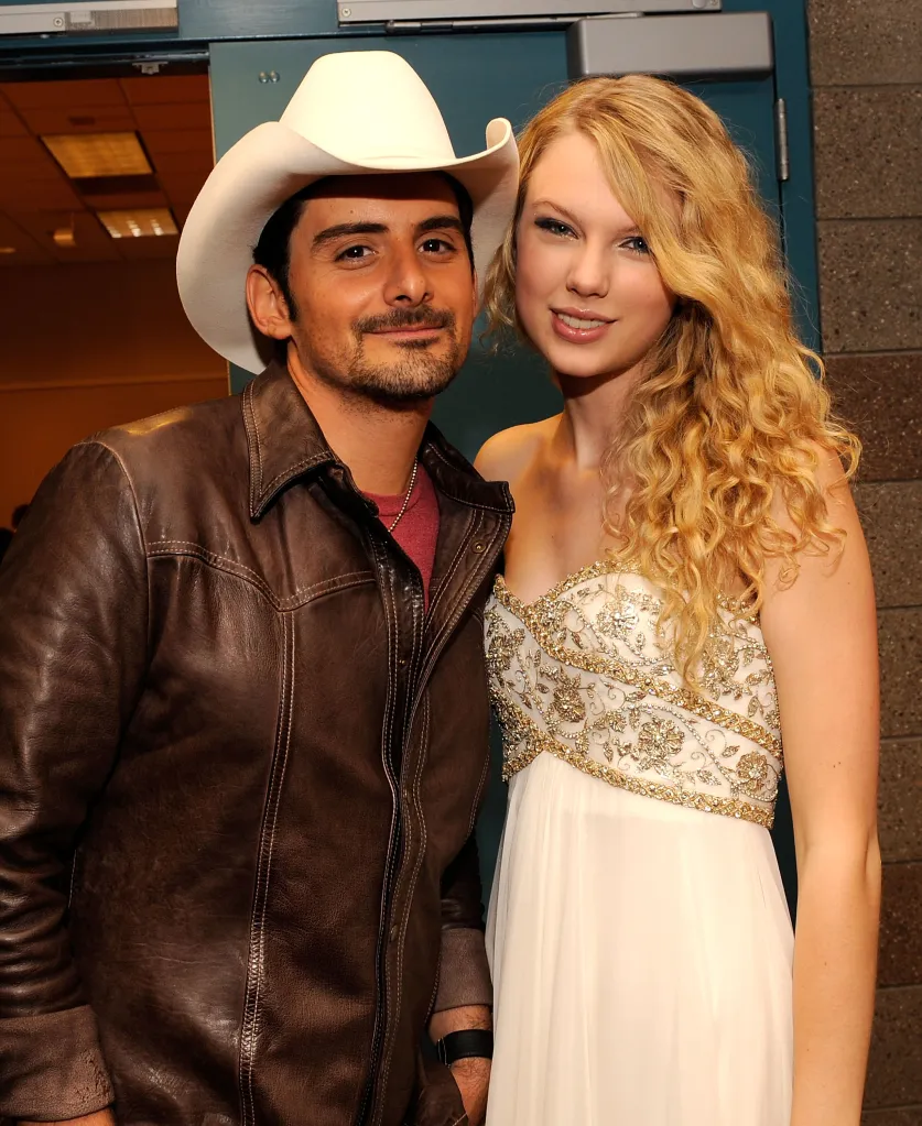 Musicians Brad Paisley and Taylor Swift backstage at an awards show.