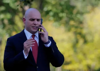 Trump advisers facing firing over foreign gig buy back his favor with library gift: report