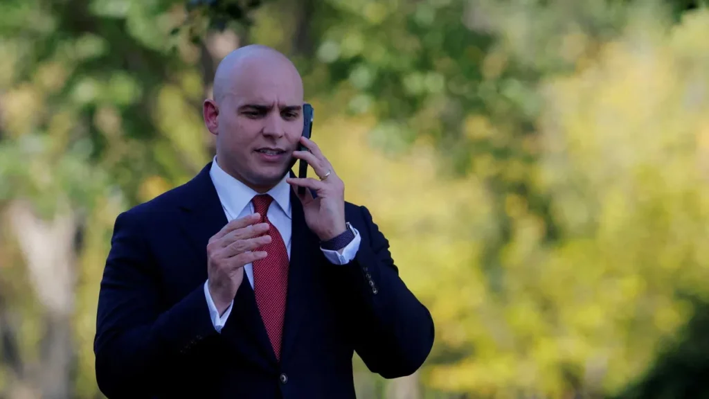 Trump advisers facing firing over foreign gig buy back his favor with library gift: report