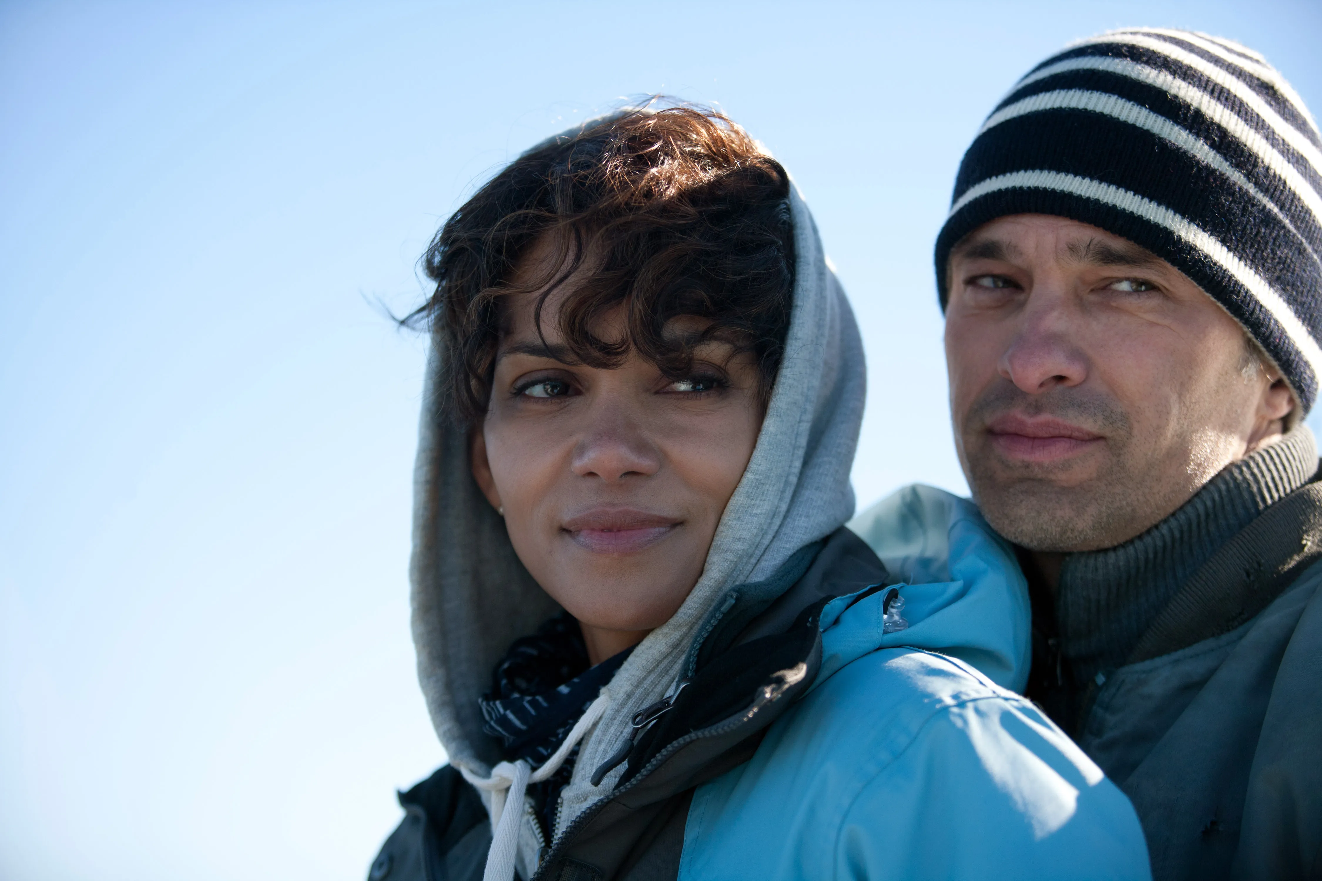 Halle Berry and Olivier Martinez in Dark Tide.