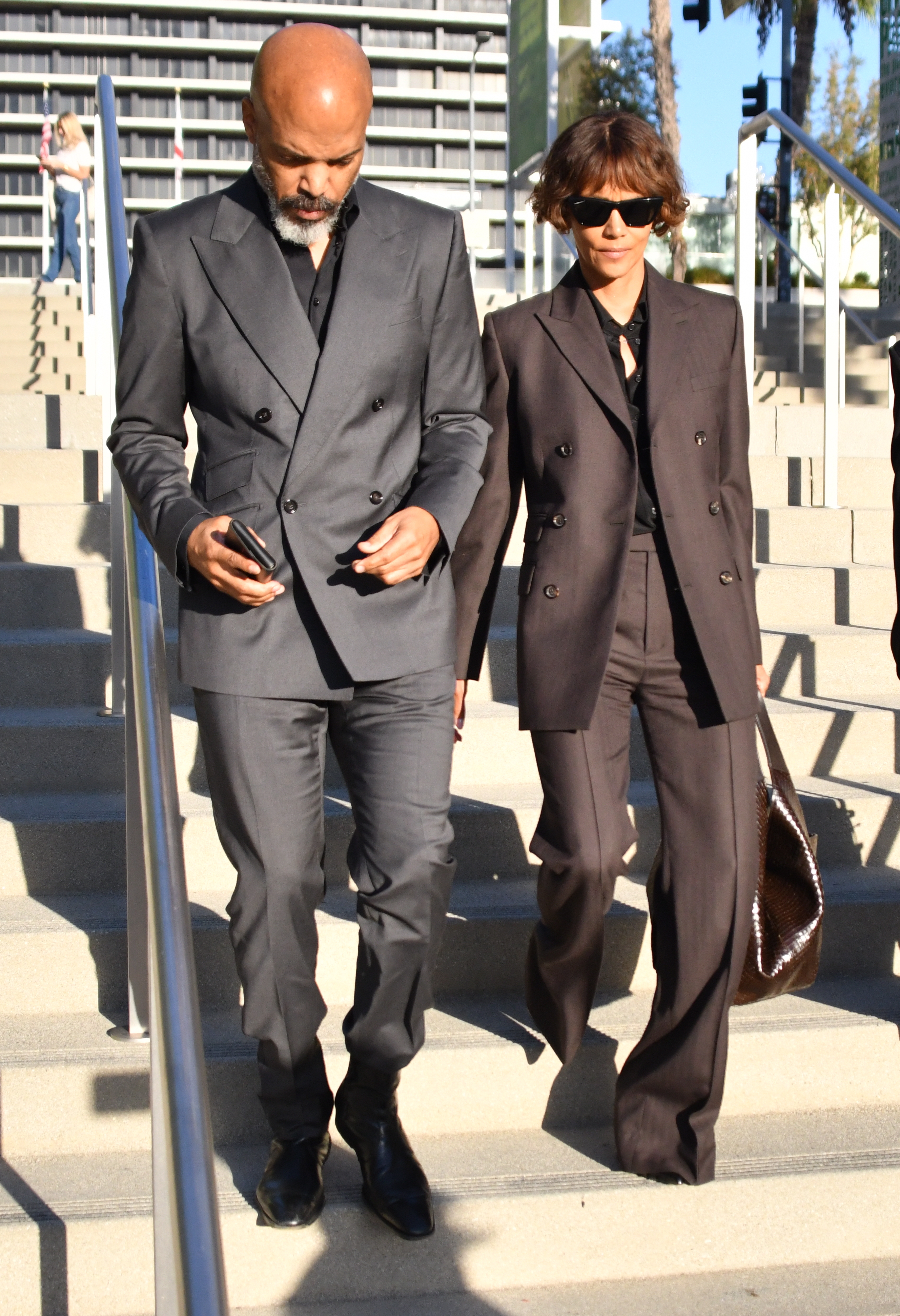 Halle Berry and Van Hunt walking down the steps of a courthouse.
