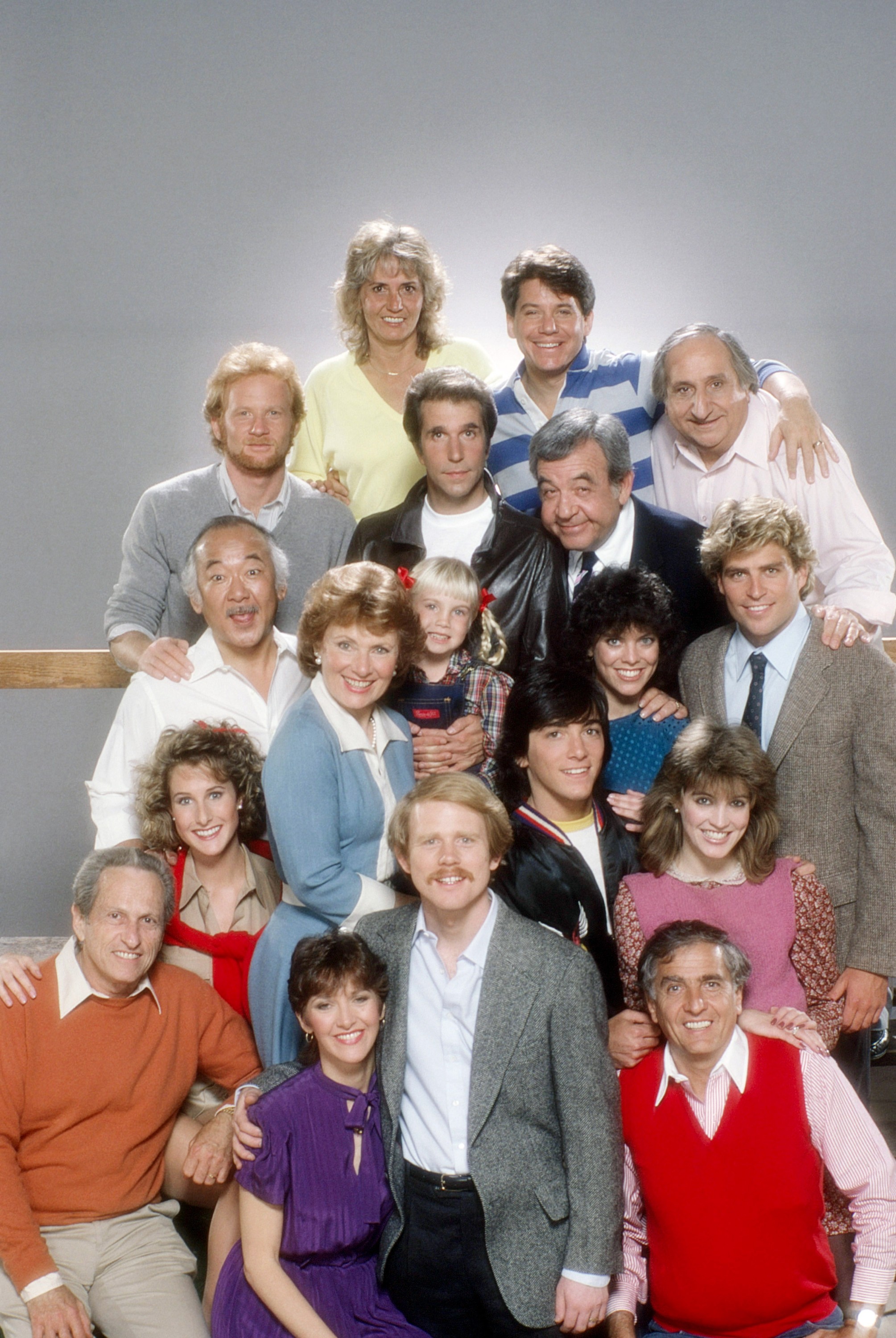 Cast photo of the television sitcom Happy Days.