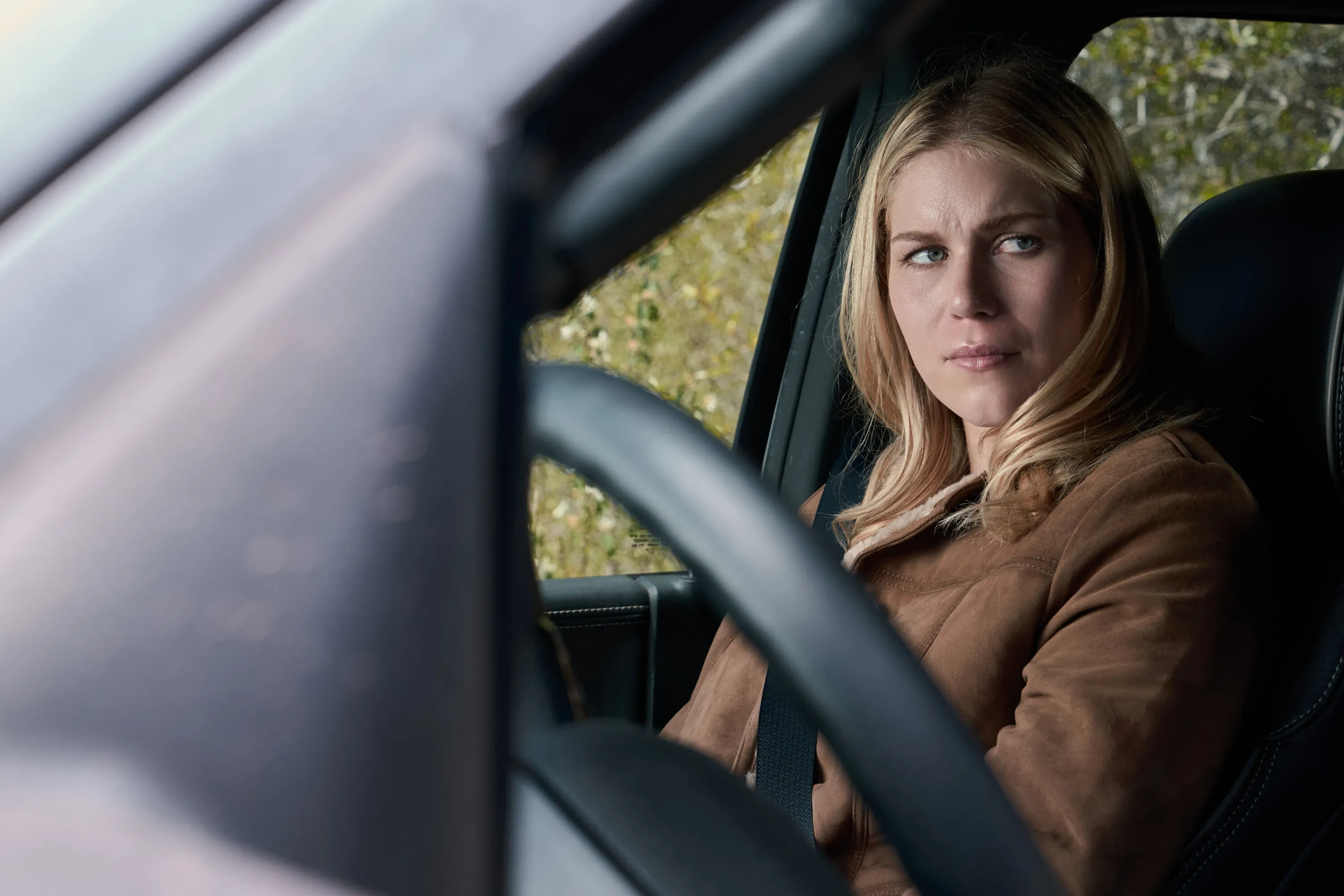 Ellyn Jameson as Dolly Weaver in the TV series Marshals, sitting in the driver's seat of a car.