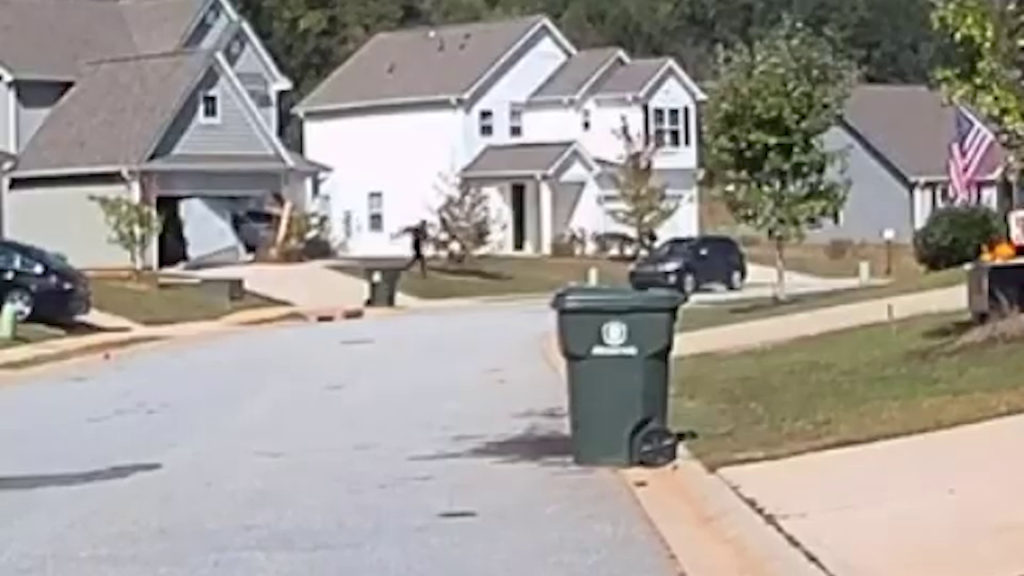Kristina’s dashcam recorded the incident after she broke with her usual delivery routine and parked on the street.