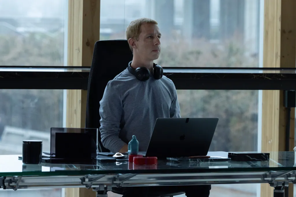 Jeremy Strong as Mark Zuckerberg in a scene from 