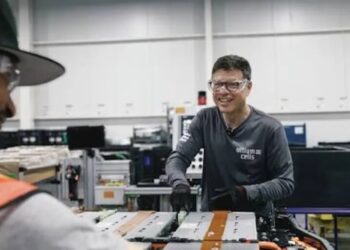 ‘I want to see red’: General Motors is teaching its engineers to fail fast and ‘speak fearlessly’ as they take the EV battery fight to China
