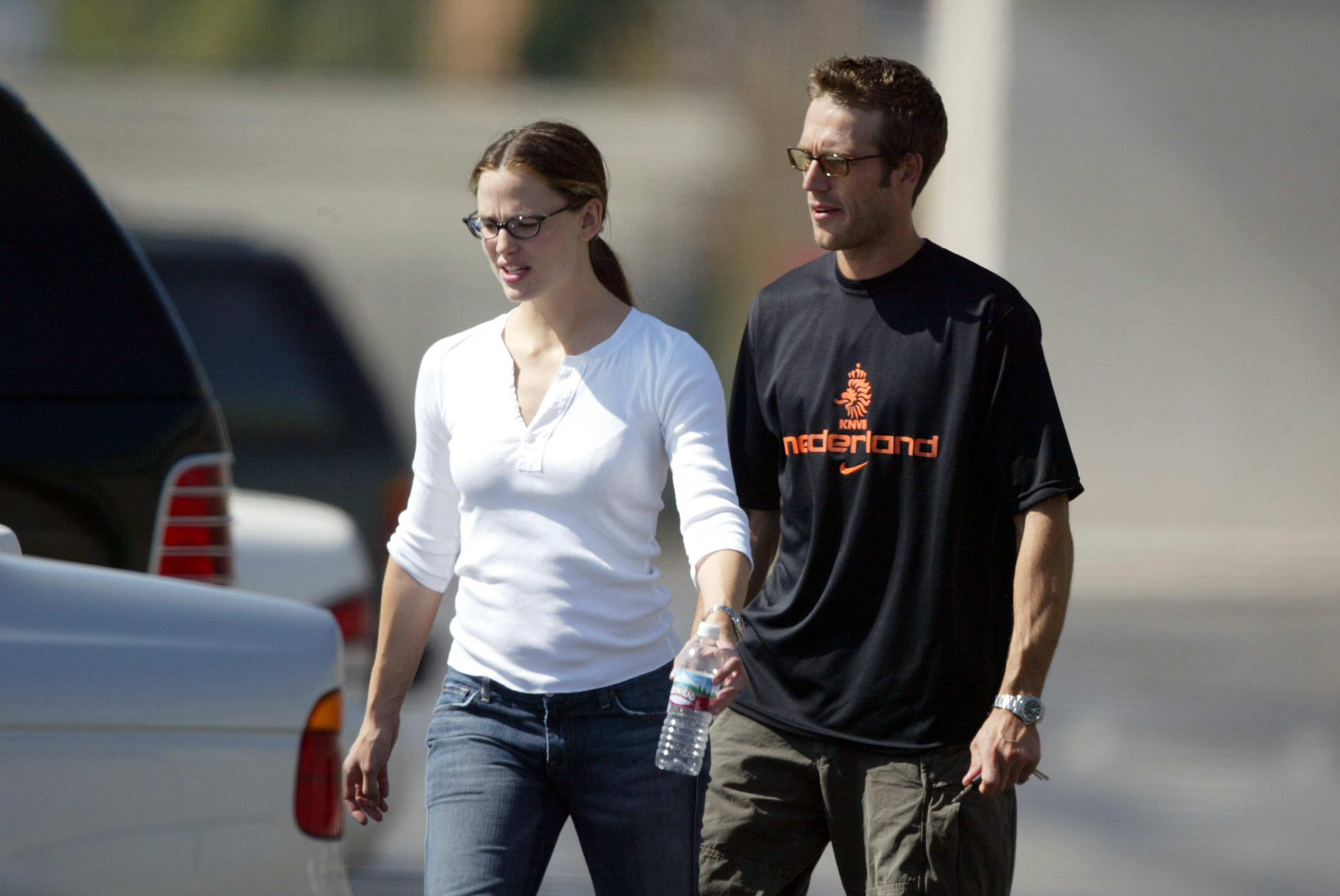 Jennifer Garner and Michael Vartan walking together outdoors.