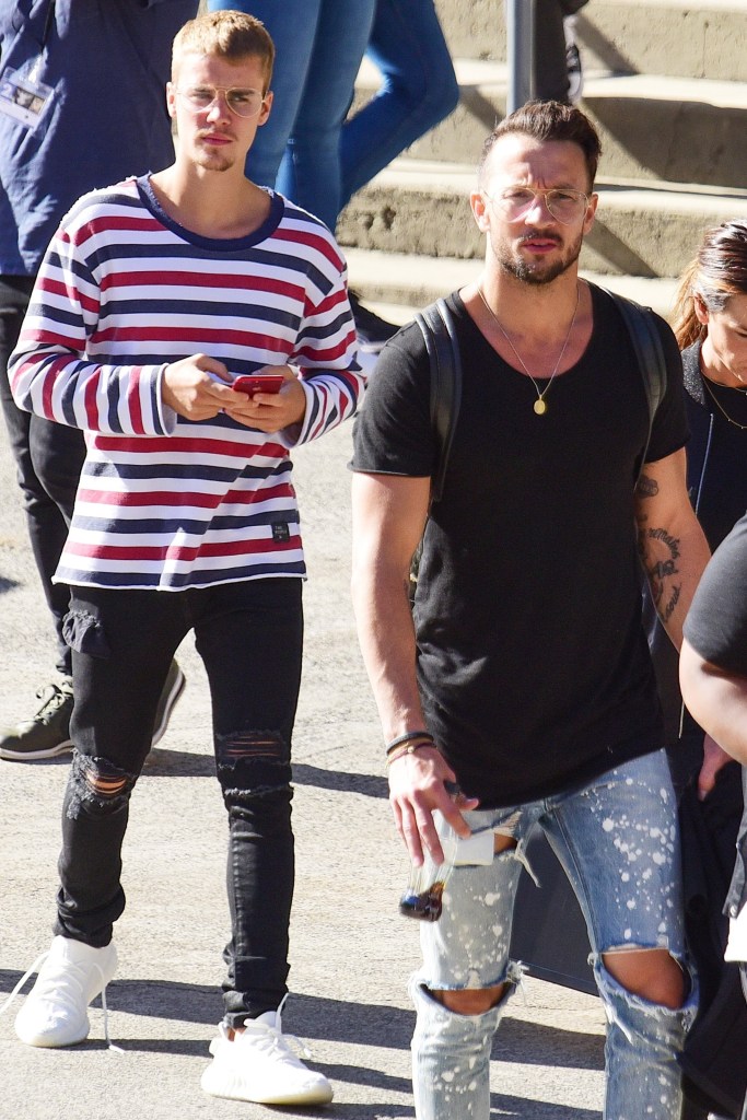 Justin Bieber and Pastor Carl Lentz walk together.