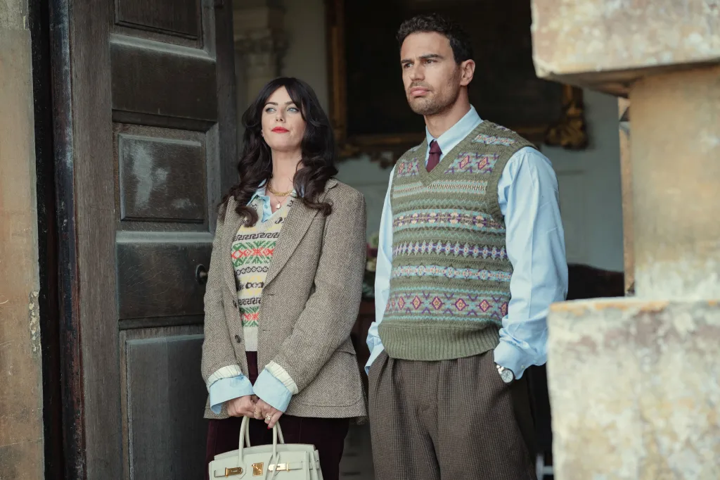 Kaya Scodelario and Theo James in