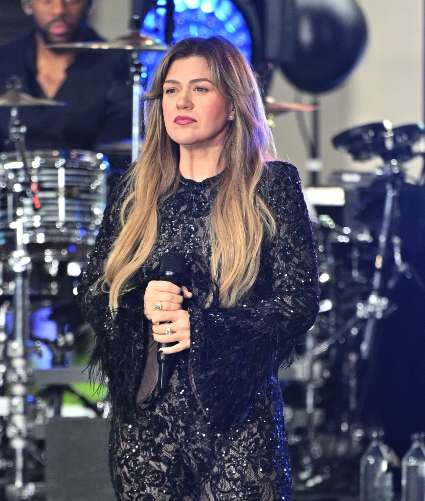 Kelly Clarkson performing at the Citi Concert Series for the Today Show.