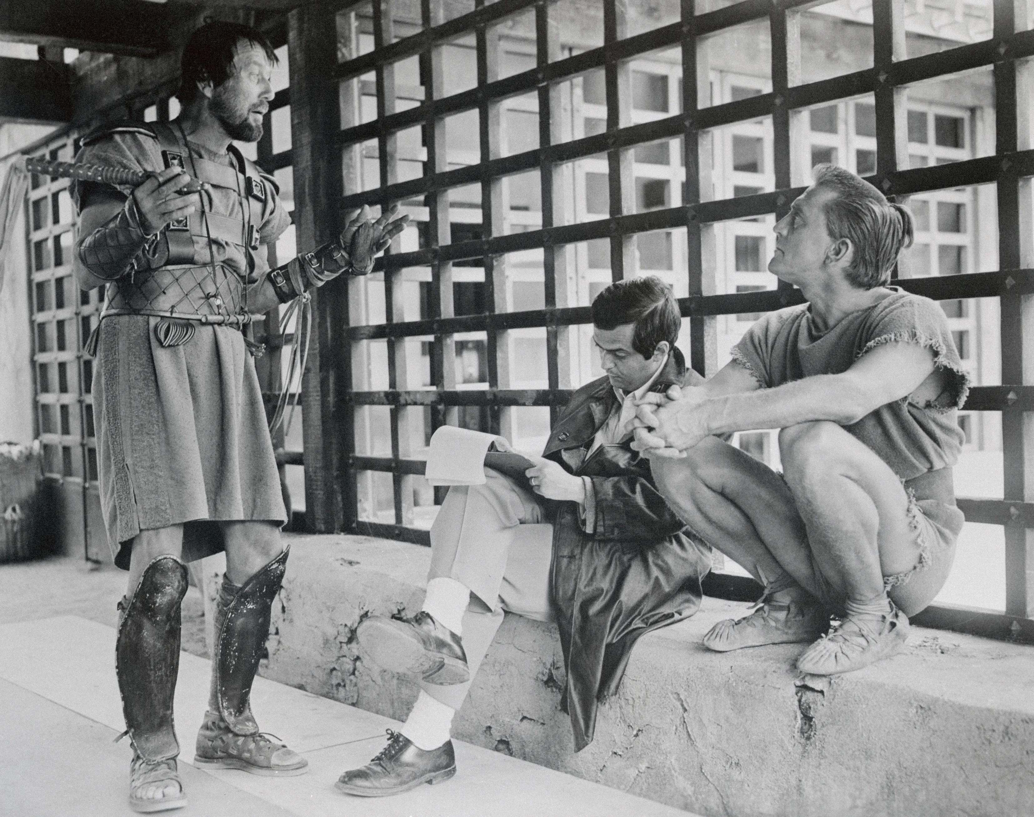 Stanley Kubrick, Charles McGraw and Kirk DOuglas on 