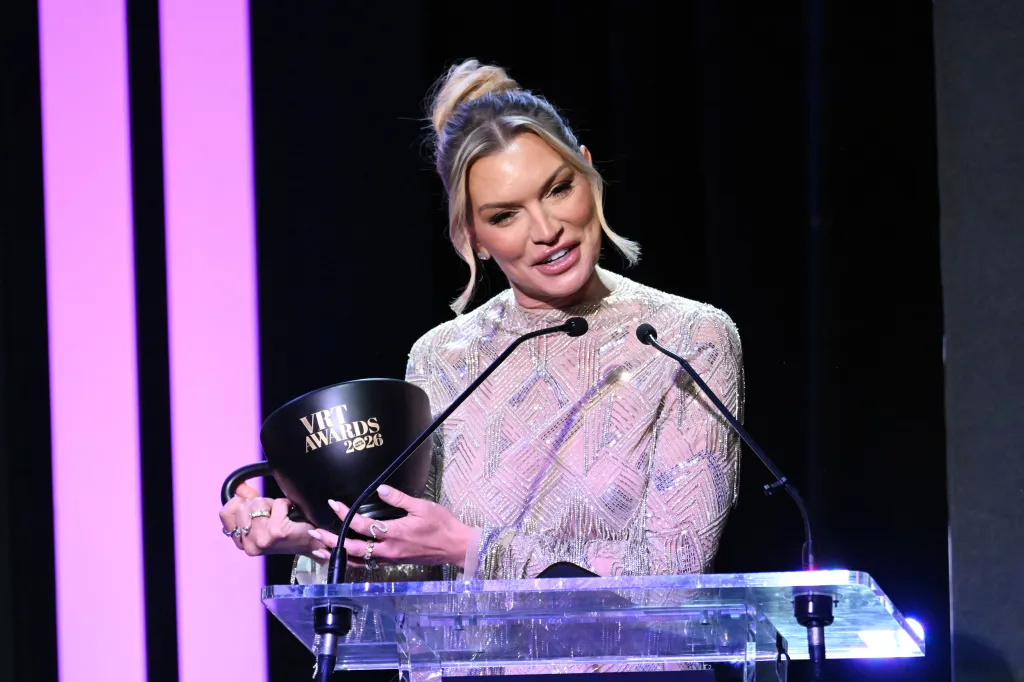 Lindsay Hubbard holding a VRT Awards mug at the Page Six Virtual Reali-Tea Awards.