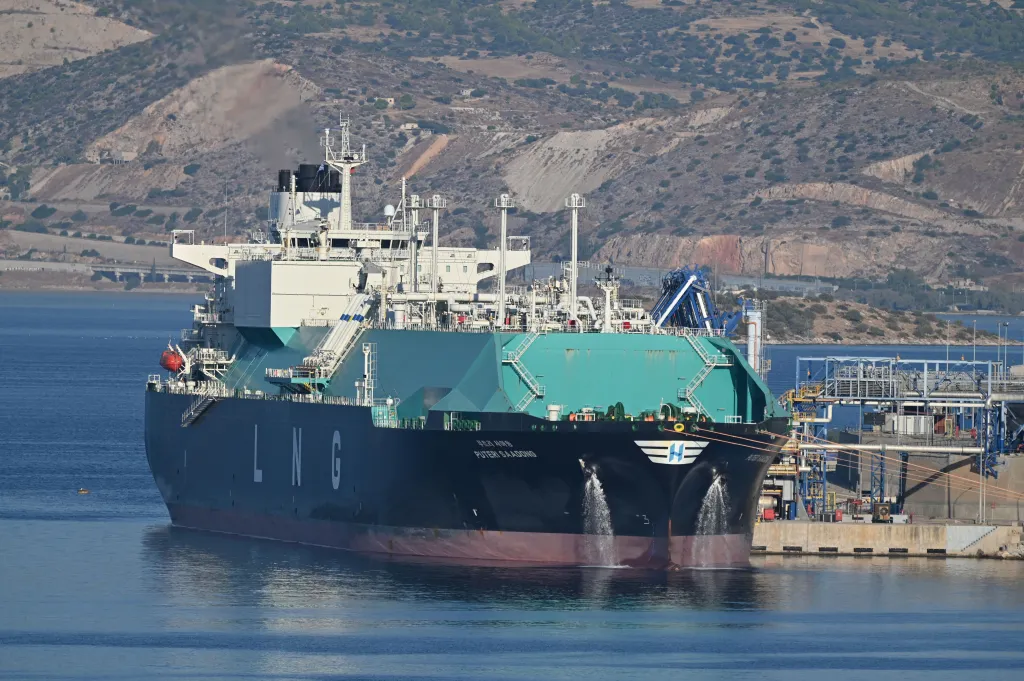 The LNG tanker PUTERI SAADONG unloads a cargo of US liquefied natural gas at the Revithoussa LNG terminal near Athens in Megara, Greece, on Sept. 18, 2026.