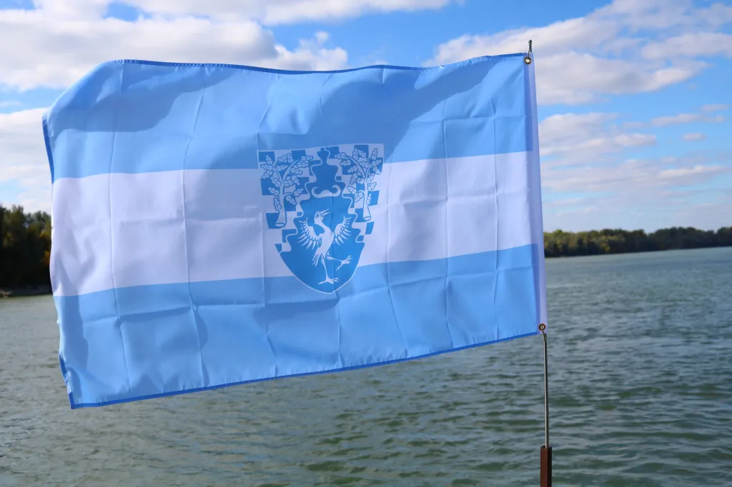 Daniel claims the Croatian authorities have “installed cameras along the Verdisian coastline” to stop them accessing it from Serbia, making them a