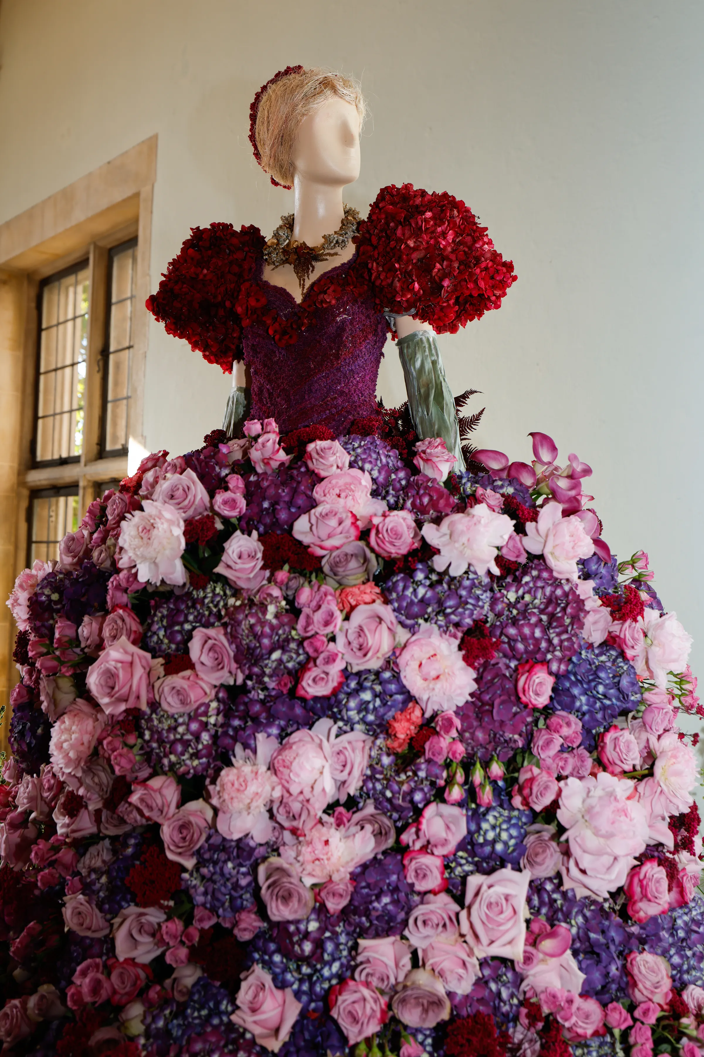 A floral sculpture of Agnes van Rhijn from the Gilded Age displayed at the Fleurs de Villes exhibit.