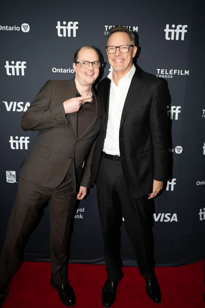 Mike Flanagan and Matthew Lillard pose on the red carpet.