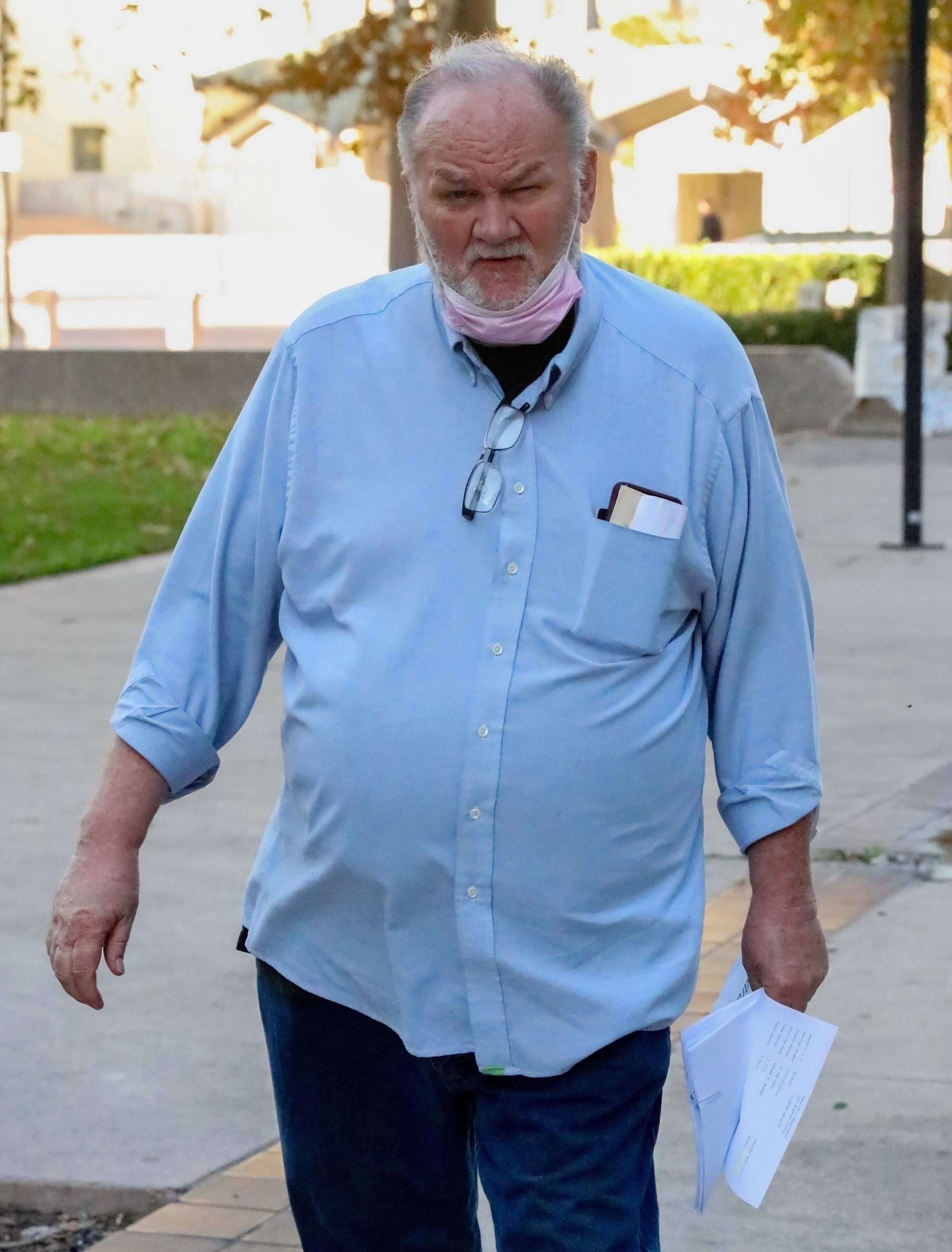 Thomas Markle walking outside the Superior Court of California.