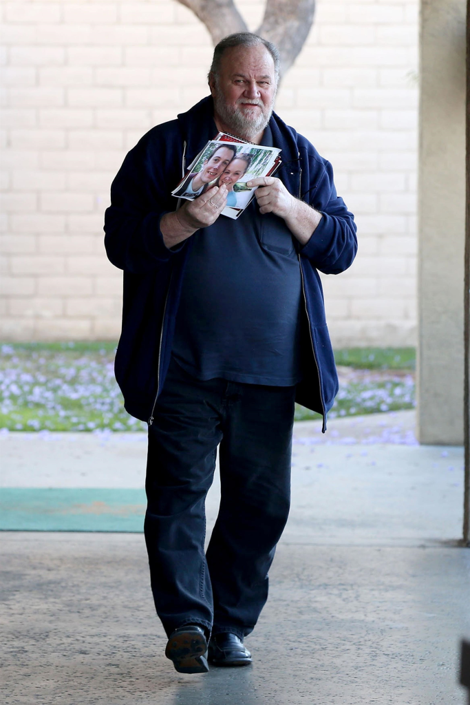 Thomas Markle running errands in San Ysidro.