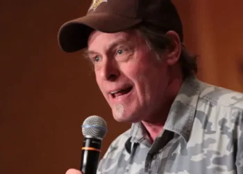 MAGA rock star lobs veiled threat at Dems during Trump rally: ‘That’s the goal!’
