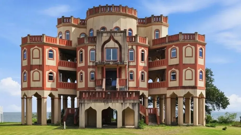Unfinished five-bedroom residence designed to emulate the Taj Mahal in Ocean Springs, Mississippi.
