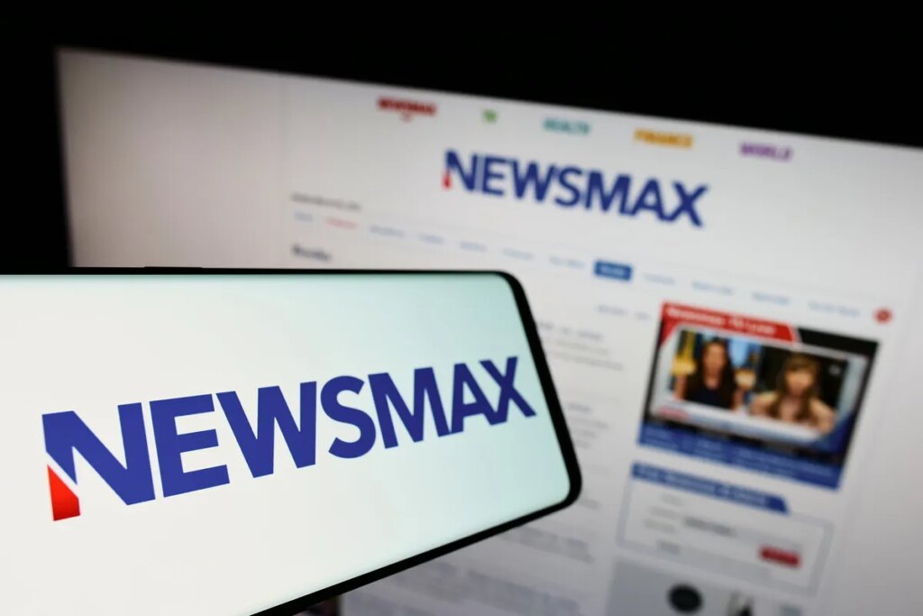 Newsmax analyst bashes MAGA ‘two-bit thug’ candidate — and backs his Dem rival