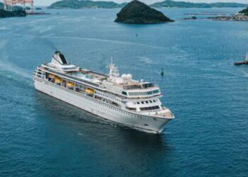 US cruise ship ends a global voyage over fuel costs, stranding 200 passengers who just lost their homes