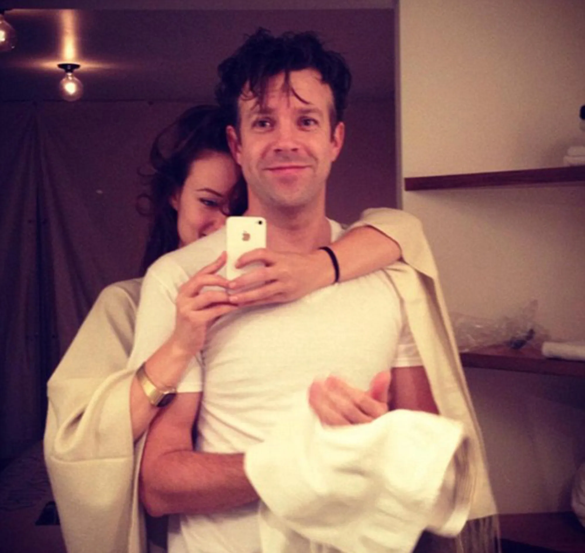 Jason Sudeikis and Olivia Wilde take a mirror selfie together.