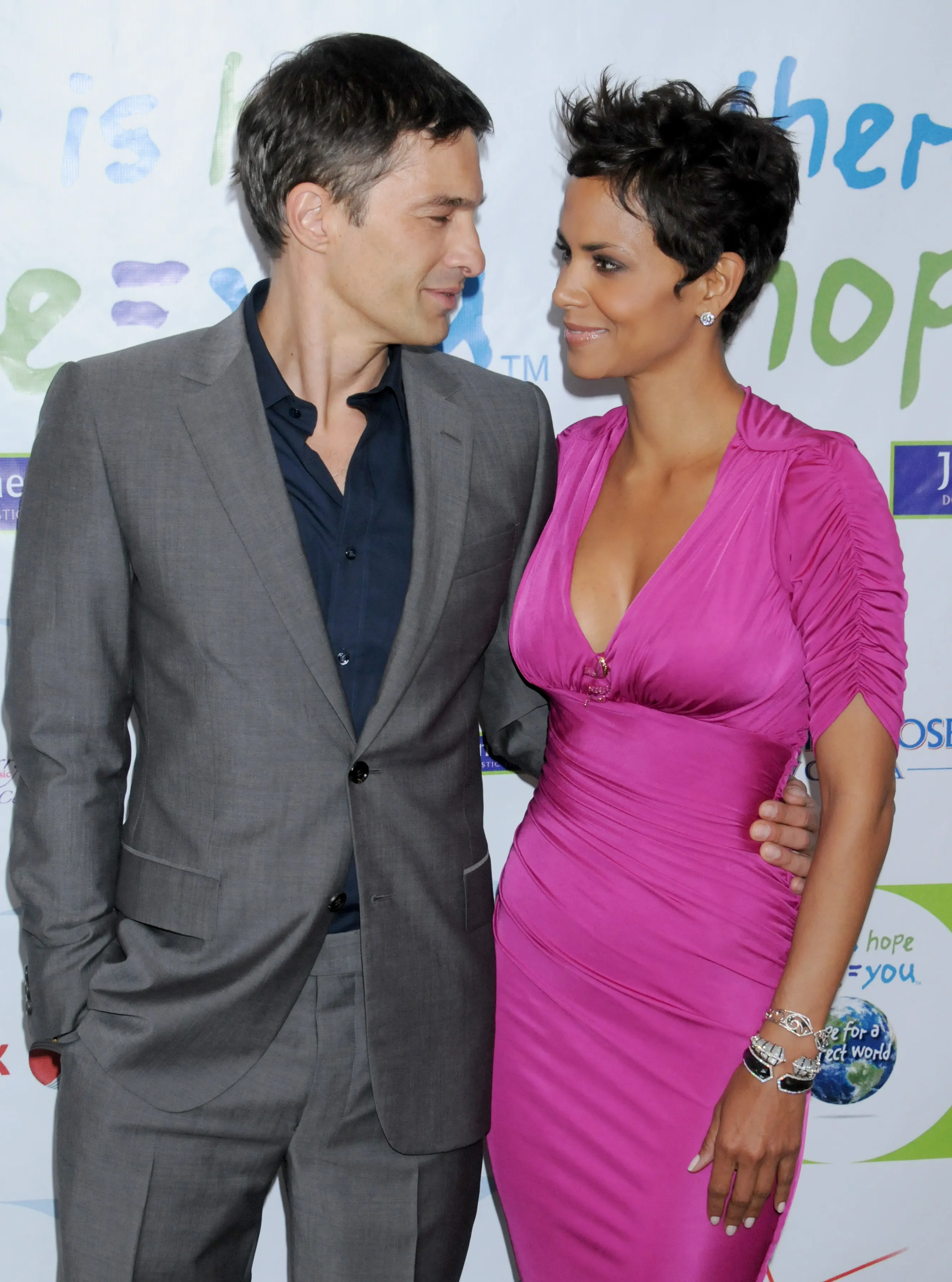 Olivier Martinez and Halle Berry arrive at the 31st Annual Silver Rose Gala & Auction.