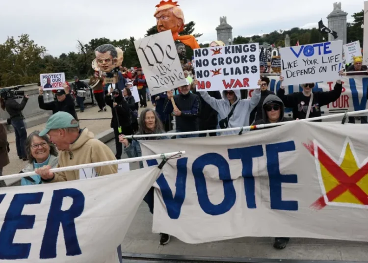 Former GOP stars back No Kings record early-vote bid as Trump’s polling slide deepens