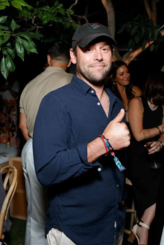 Scooter Braun gives a thumbs-up at an event.