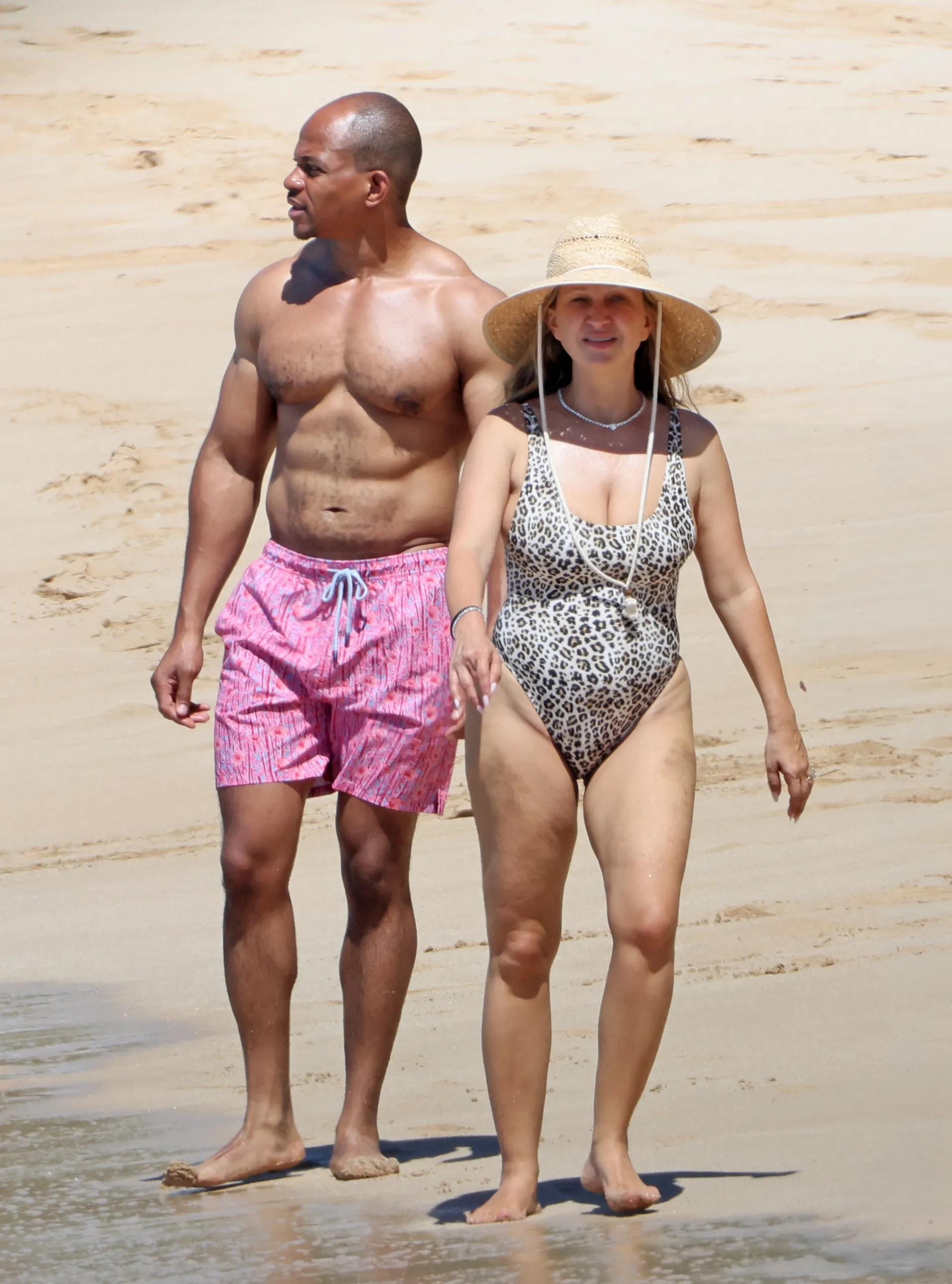 Jennifer Meyer and Geoffrey Ogunlesi taking a beach stroll in Hawaii.