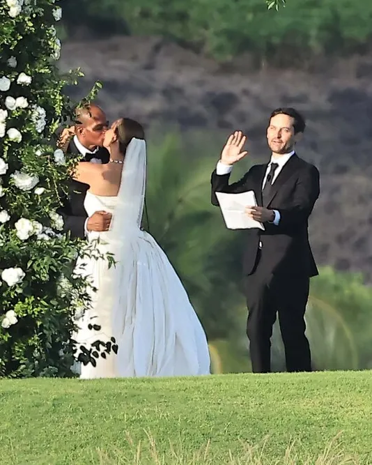 Jennifer Meyer and Geoff Ogunlesi kiss during their wedding ceremony officiated by Tobey Maguire.