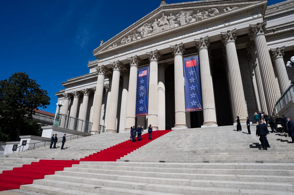 President Donald J. Trump and First Lady Melania Trump visit the National Archives with Chinese President Xi Jinping and Madame Peng Liyuan.