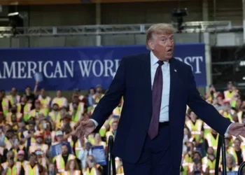 Trump’s slurs ‘throwing gasoline’ on intensifying midterm ‘fire’: GOP analyst