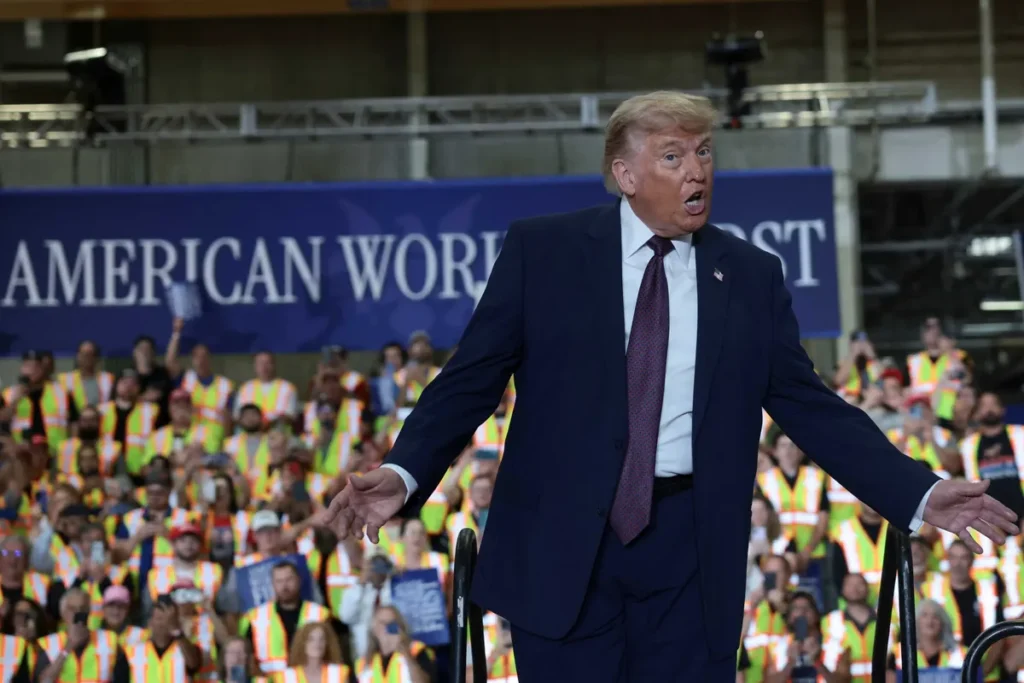 Trump’s slurs ‘throwing gasoline’ on intensifying midterm ‘fire’: GOP analyst