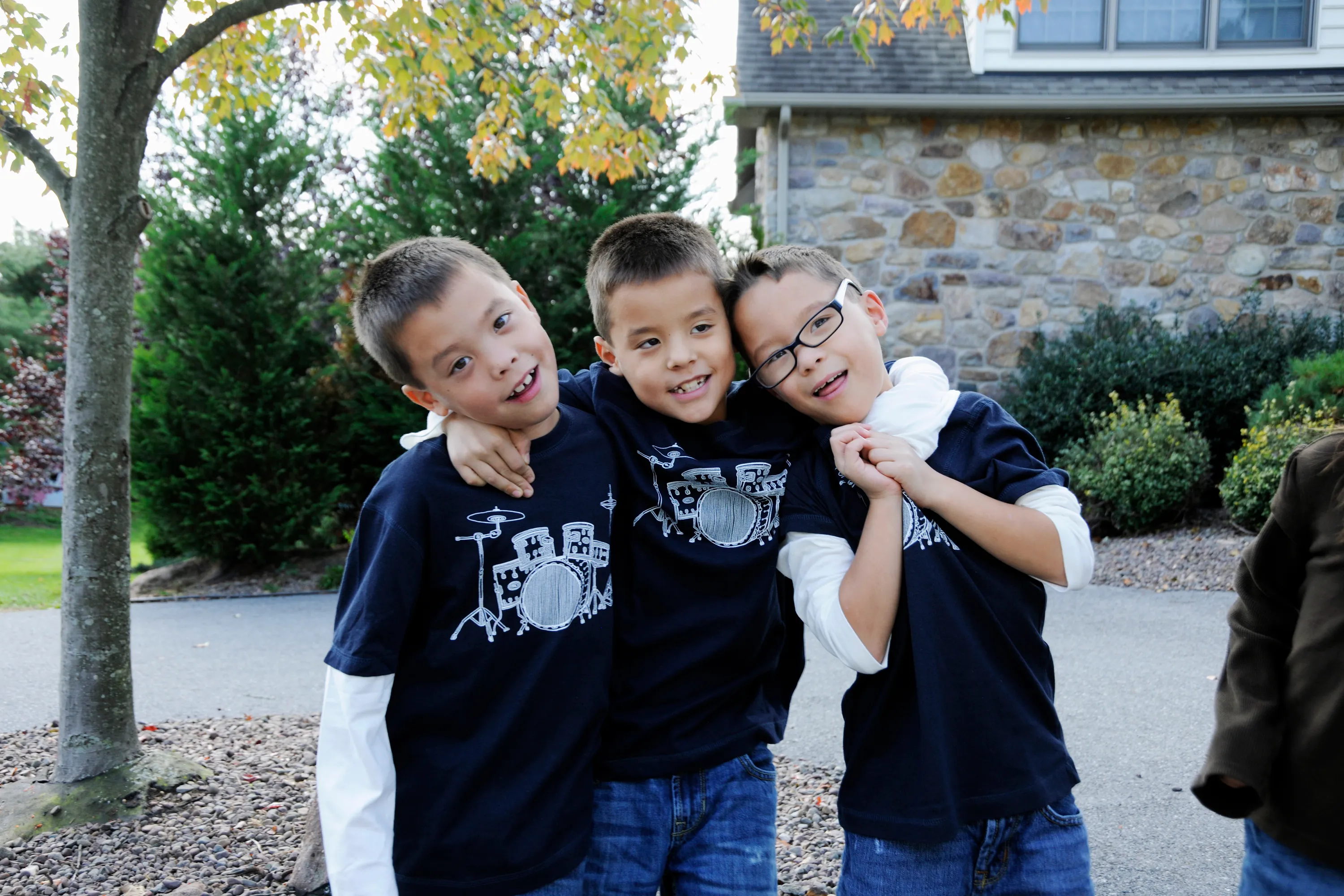 Joel Kevin Gosselin, Collin Thomas Gosselin, and Aaden Jonathan Gosselin standing outside, arms around each other.