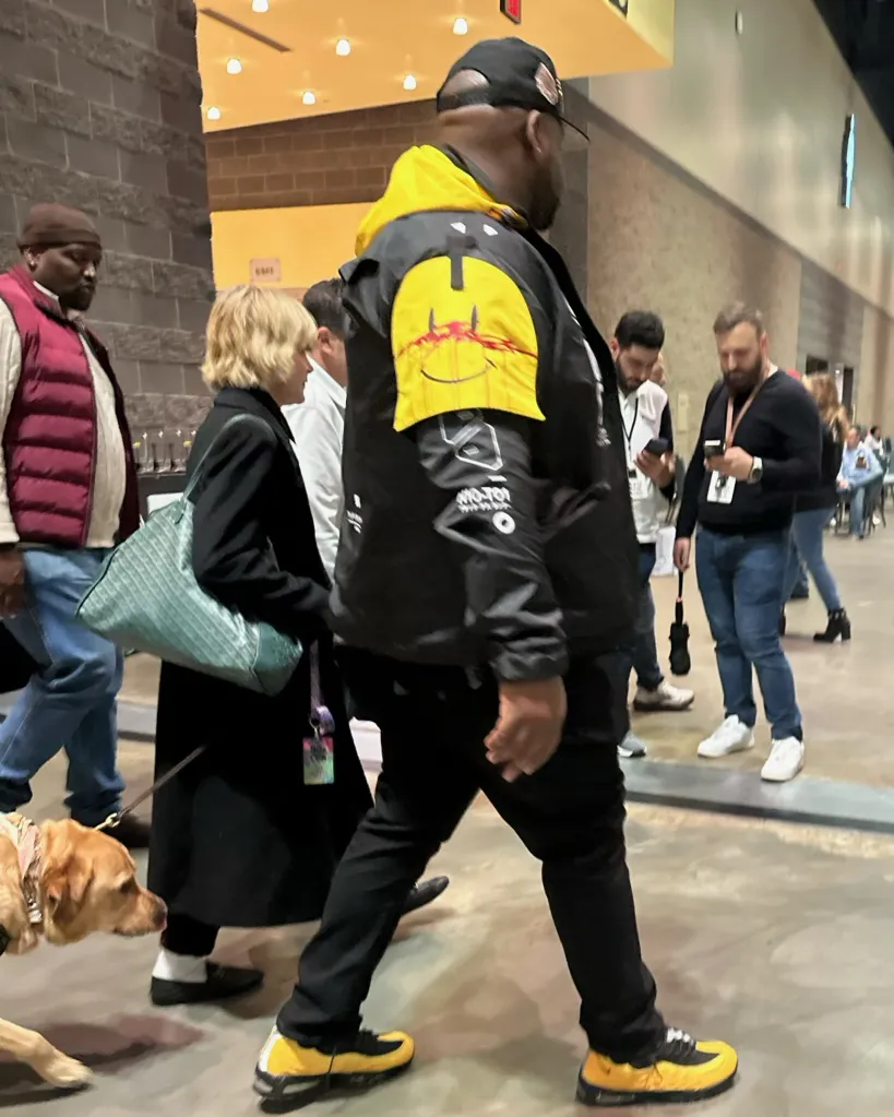 Selma Blair walking with a dog in a convention center.
