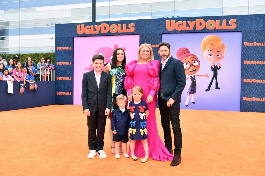 Seth Blackstock, Remington Alexander Blackstock, Savannah Blackstock, Kelly Clarkson, River Rose Blackstock, and Brandon Blackstock attending the 